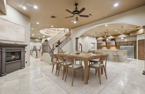 County Island Villa | Thunder Mountain Resort, Spacious 5 bedroom Villa near Airport, Scottsdale