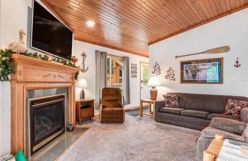 Lake Delton Hotel | Thunderbird Resort Condo, Unit 1050D