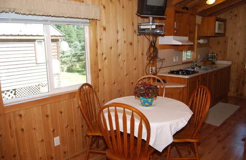 Monroe Cabina | Thunderbird RV & Camping Resort