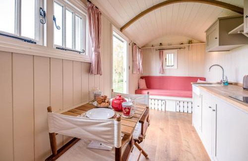 Framlingham Casa | Thyme Shepherds Hut Boundary Farm, Framlingham