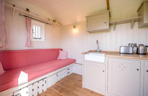 Framlingham Casa | Thyme Shepherds Hut Boundary Farm, Framlingham