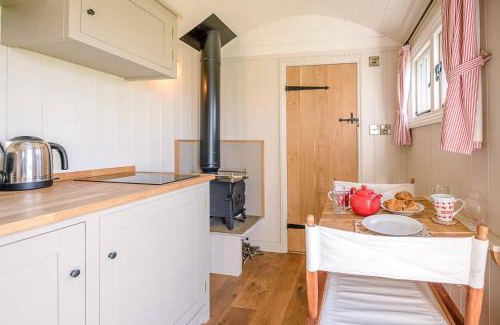 Framlingham Casa | Thyme Shepherds Hut Boundary Farm, Framlingham