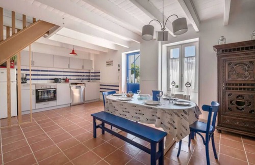 Piriac-sur-Mer Cabaña | Ti Héol: charming fisherman's cottage near the beach