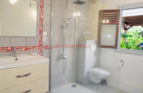 Riviere-Sens Apartamento | Ti kaz houelmont studio vue jardin, proche plage de Rivière-Sens