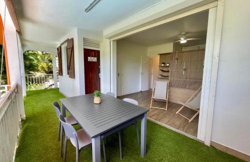 Sainte-Anne Apartamento | Ti Lodge Nature - milieu de villa - piscine partagée