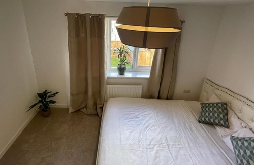 Old St Mellons Casa | Ti Place