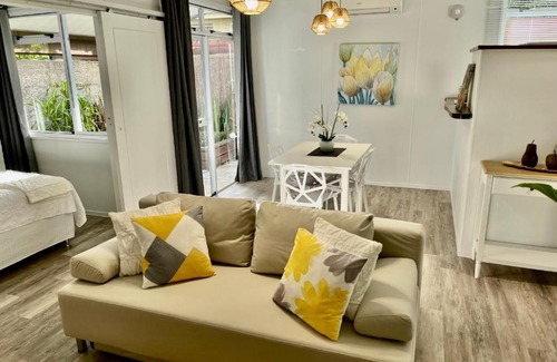 Punaauia Apartamento | Tiaki Guesthouse - Cozy Modern Studio - 5min drive from the beach and Punaauia center