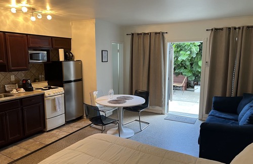 Hollywood Hotel | Tiana Beach Inn