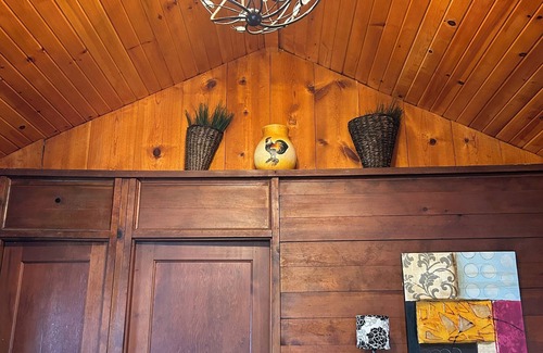 Geneva-on-the-Lake Cabaña | Tiana Cottages at Tiffany's Cottages! New In-Ground Pool, Fire Pit, Night Life!