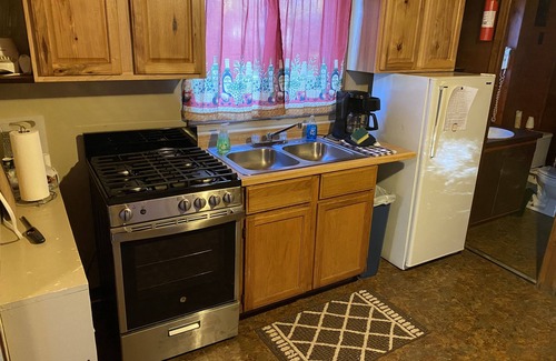 Geneva-on-the-Lake Cabaña | Tiana Cottages at Tiffany's Cottages! New In-Ground Pool, Fire Pit, Night Life!