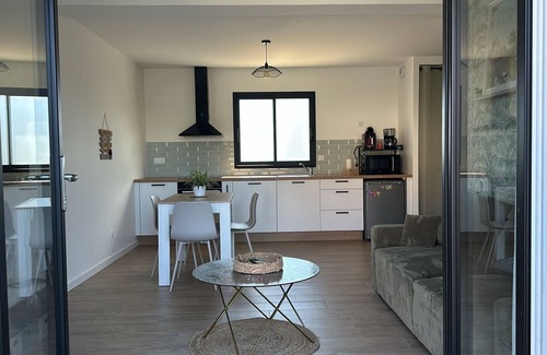 Gonneville-en-Auge Casa | TiCase single-storey house, between land and sea