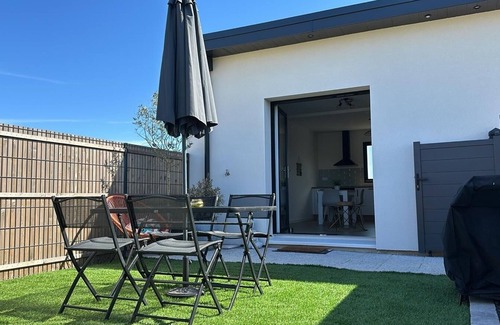 Gonneville-en-Auge Casa | TiCase single-storey house, between land and sea
