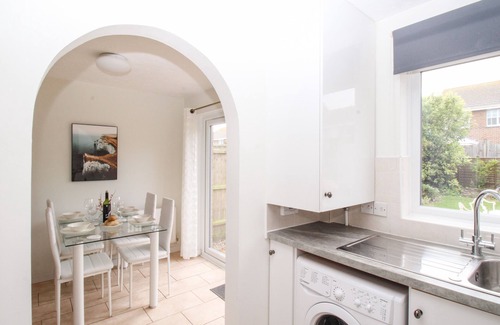Wyke Regis Cabaña | TIDAL DRIFT, pet friendly, country holiday cottage in Wyke Regis