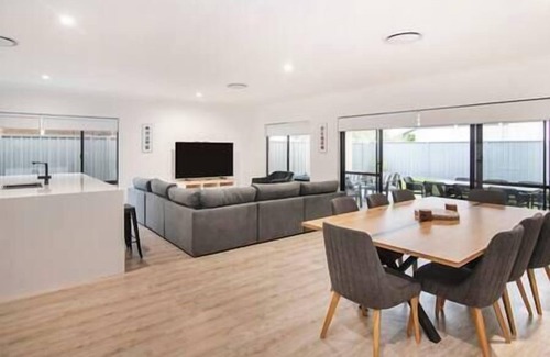 Busselton Casa | Tidal Treasures Family Beach House A
