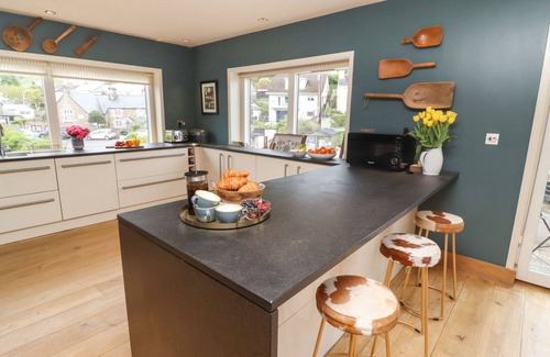 Noss Mayo Casa | TIDAL WATERS, pet friendly, country holiday cottage in Noss Mayo