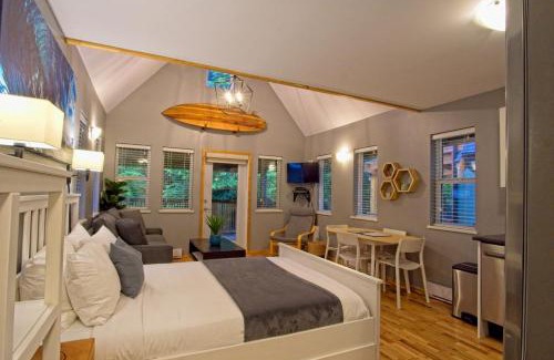 Ucluelet Casa | Tide and Trail- Cabin in Ucluelet
