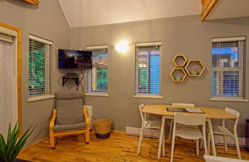 Ucluelet Casa | Tide and Trail- Cabin in Ucluelet