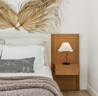 El Porto Apartamento | Tide House - Unit B - Modern Seaside 1BD w Parking