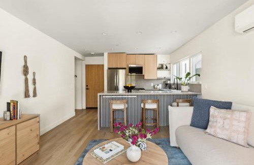 El Porto Apartamento | Tide House - Unit C - Modern Seaside 1BD w Parking