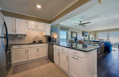 Ash Condominio | Tidemaster 601 - Oceanfront Corner Unit - Walk to Main Street