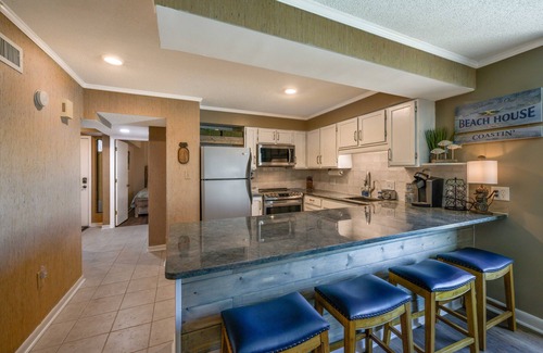 Ash Condominio | Tidemaster 601 - Oceanfront Corner Unit - Walk to Main Street