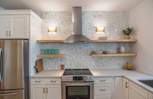 North Redington Beach Condominio | Tides Beach Club #623, Top Floor Beach Front Luxury!