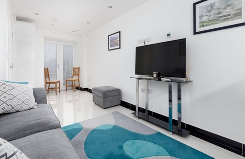 Port Saint Mary Cabaña | Tides Reach - a holiday cottage that sleeps 2 guests in 1 bedroom