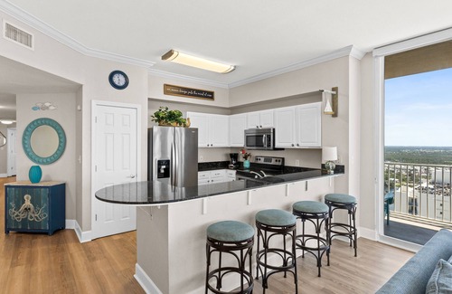 Panama City Beach Condominio | Tidewater Beach Resort by Panhandle Getaways