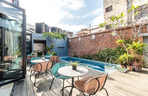 Downtown George Town Hotel | Tien Terrace Macalister