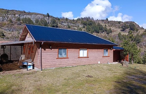 Coyhaique Casa | Tierras Altas de la Patagonia-Cabaña grande con acceso al lago