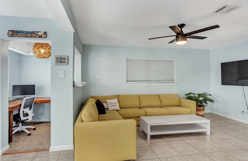 Bayou Vista Casa | Tiffany Blue Canal Home with Ocean Breeze