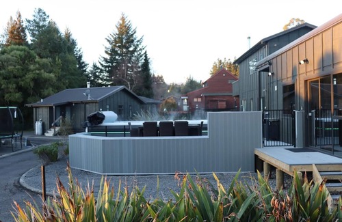 Ohakune Casa | Tiffany hot pool spa
