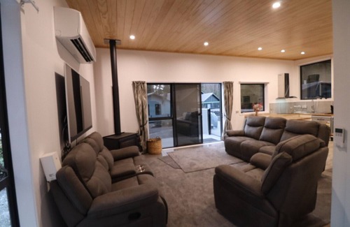 Ohakune Casa | Tiffany Resort complete with swim spa and outdoor kitchen