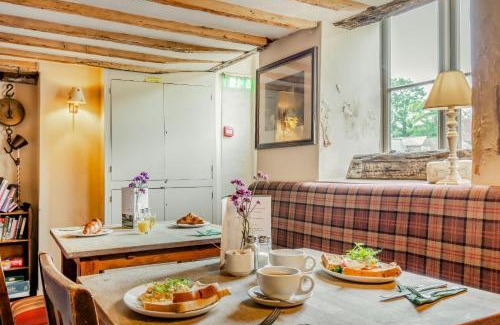 East Dean and Friston Cama Y Desayuno | Tiger Inn - Elizabeth
