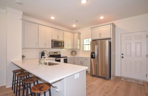 Auburn Casa | New! Tiger's Tail in Auburn - 2 BR/2.5 BA condo 1.5 miles from AU, sleeps 8!