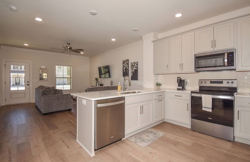 Auburn Casa | New! Tiger's Tail in Auburn - 2 BR/2.5 BA condo 1.5 miles from AU, sleeps 8!