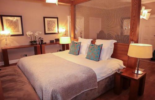 New Town Hotel | Tigerlily