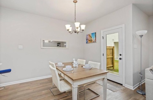 Highlands - Perkins Casa | Tigers Lair Bungalow by LSU Baseball Park - CB1030