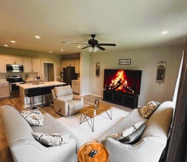 Highlands - Perkins Casa | Tigers Stripe Stay Luxury Retreat by LSU - CL5602