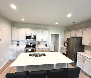 Highlands - Perkins Casa | Tigers Stripe Stay Luxury Retreat by LSU - CL5602