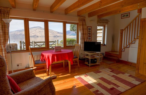 Glenelg Cabina | Tigh Na Creig Lodge - Cosy Beachfront Escape