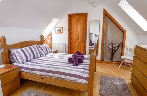 Glenelg Cabina | Tigh Na Creig Lodge - Cosy Beachfront Escape