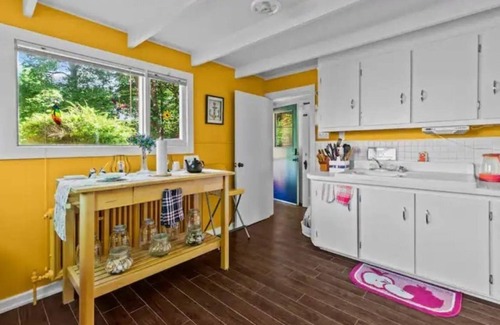 Carbonear Casa | Tigh-Na-Mara: 4BR Historic Seaside Charm Awaits!