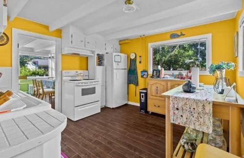 Carbonear Casa | Tigh-Na-Mara: 4BR Historic Seaside Charm Awaits!
