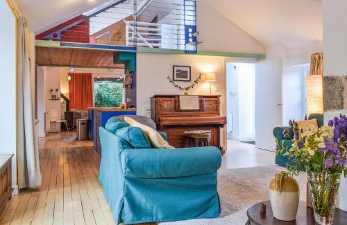 Blackburn Casa | Tigh Nam Muc