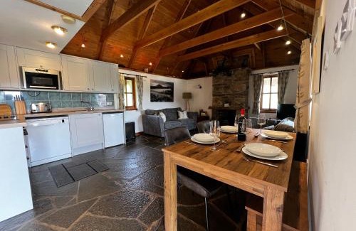 Sleat Casa | Tigh Phadraig at Marys Thatched Cottages