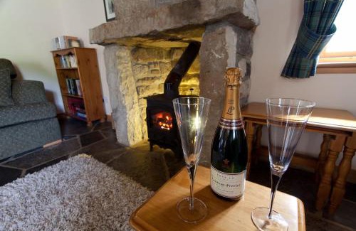 Sleat Casa | Tigh Phadraig at Marys Thatched Cottages