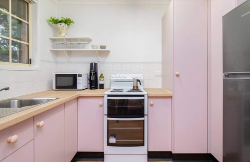 Tighes Hill Casa | Tighes Hill Hideaway Alfresco Living by the Park