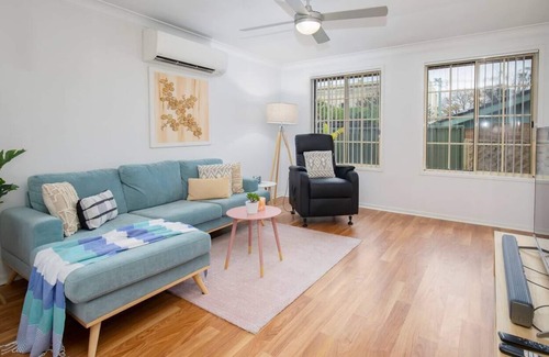 Tighes Hill Casa | Tighes Hill Hideaway Alfresco Living by the Park