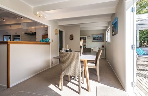 Surfdale Casa | Tikapa Moana Views | Waiheke Island